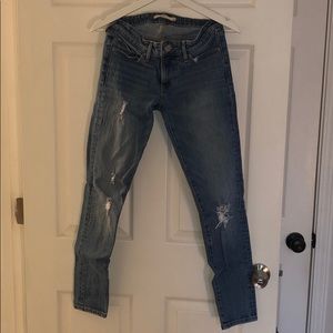 711 skinny Levi’s jeans.